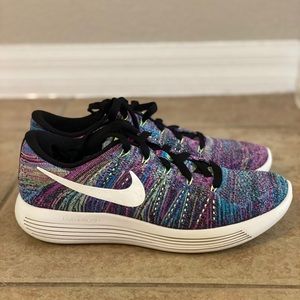 W Nike Lunarepic Low Flyknit Sneakers